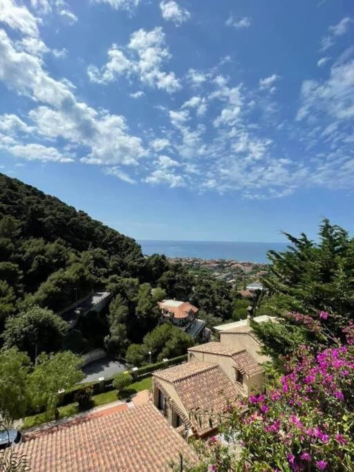 Casa Vacanze Luna 2 Vallecrosia Buitenkant foto