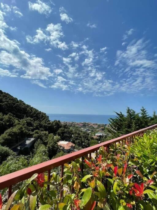 Casa Vacanze Luna 2 Vallecrosia Buitenkant foto