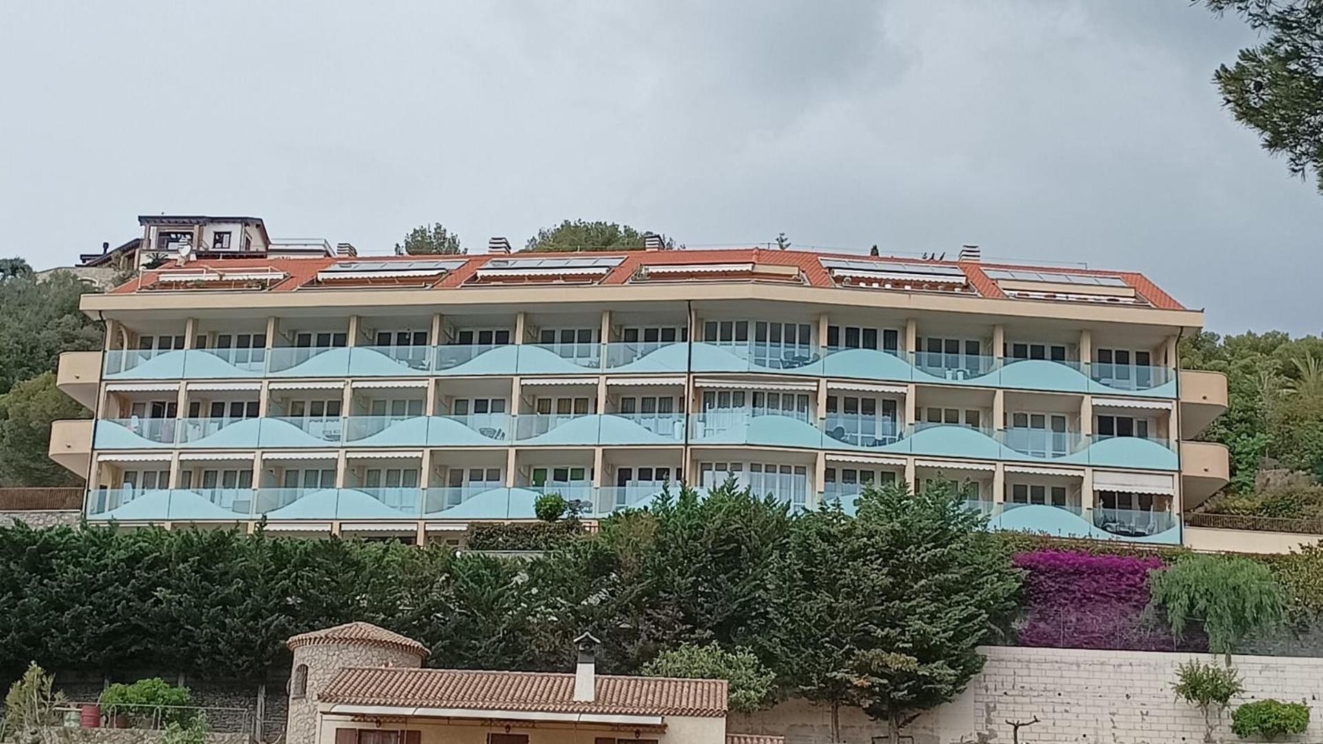 Casa Vacanze Luna 2 Vallecrosia Buitenkant foto